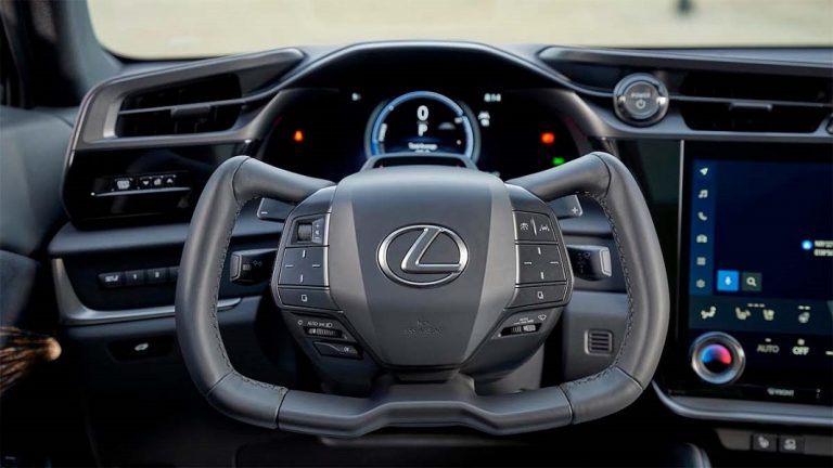Las ventajas del volante «yugo» para maniobras complicadas