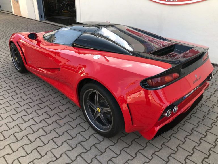 Debajo de este Sbarro hay un Ferrari 360 Módena. Y te está buscando