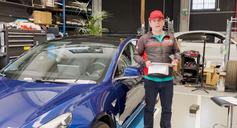 Al mecánico Ángel Gaitán le van a pagar un Tesla Model 3