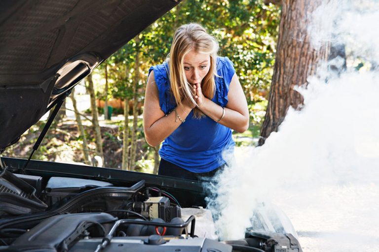 Llegan las vacaciones: ¿Qué elementos del coche dice la DGT que debes revisar?