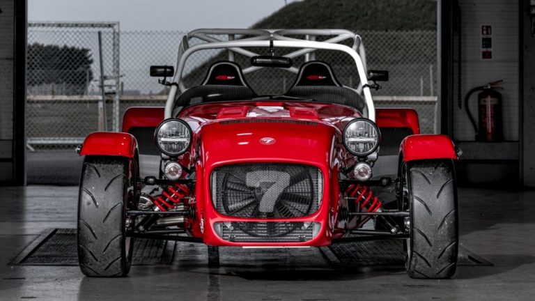El radical Caterham Seven 420 CUP es un coche de carreras con matrícula
