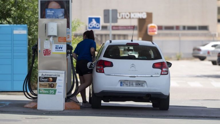 Ojo con las cosas que no debes hacer en una gasolinera