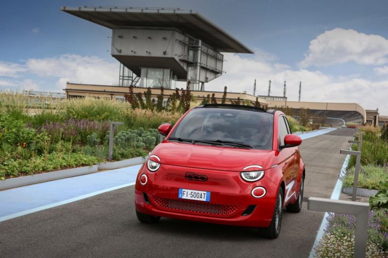 ¿Tienes un Fiat 500e y quieres conducir en circuito? Apúntate a los lunes de Lingotto