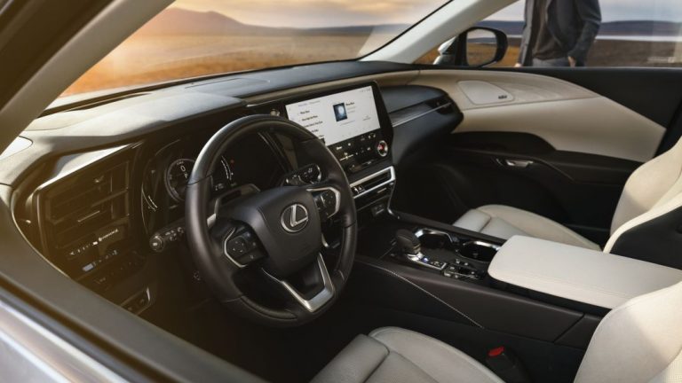 El habitáculo del nuevo Lexus RX rebosa lujo, calidad y confort