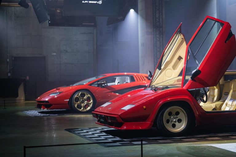 El Lamborghini Countach llega a Japón con una gran ceremonia