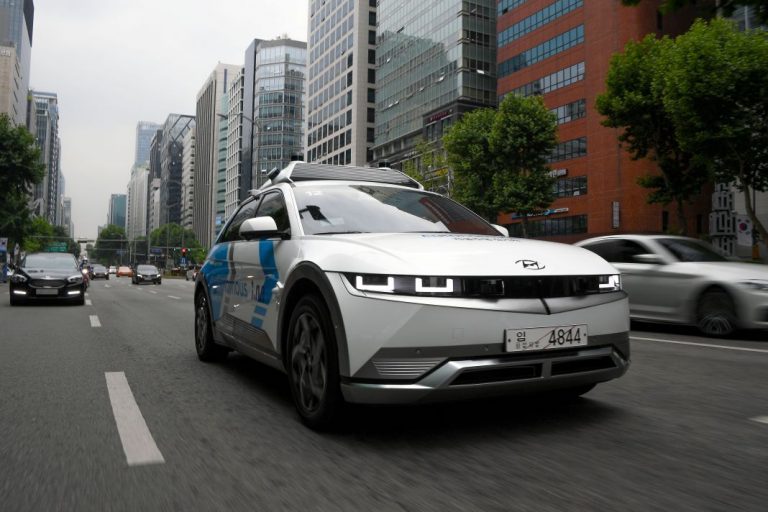 Hyundai, con el Ioniq 5, pone a prueba su conducción autónoma