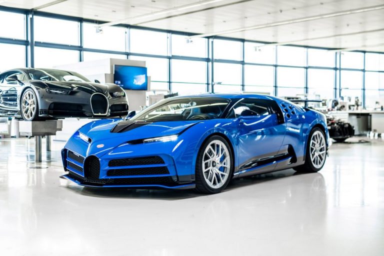 Bugatti entrega el primer Centodieci. Ya solo quedan nueve, a razón de 8 millones de euros la unidad