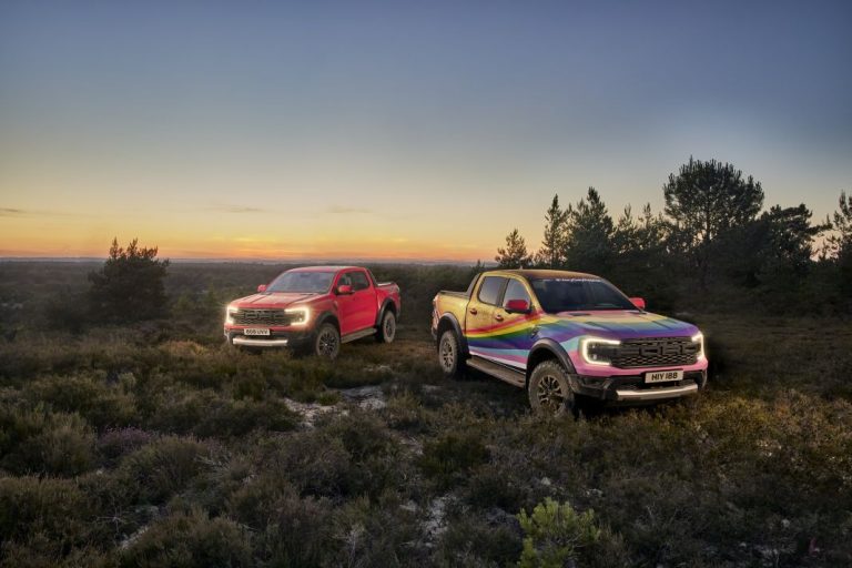 El Very Gay Raptor, imagen del compromiso de Ford con la comunidad LGBTQ+
