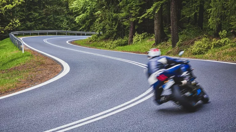 Lo que no debes hacer con tu moto si quieres evitar una multa de 500 euros