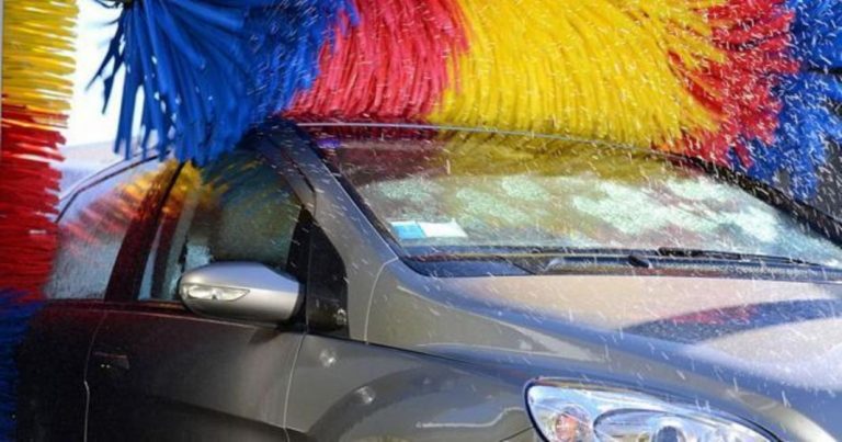 No tienes excusa para llevar tu coche sucio: Esta gasolinera te ofrece poder lavarlo todos los días del año por 9,95 euros al mes