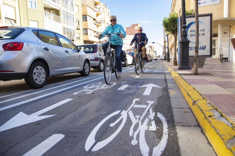 La DGT te enseña gratis las claves para ir en bici ¿Te apuntas?