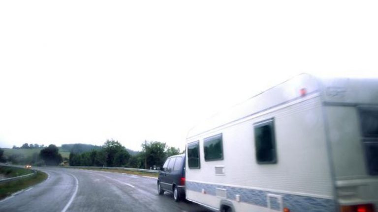 Todo lo que debes saber para remolcar tu caravana