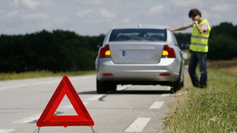 Diez malos hábitos al volante que disparan las averías de tu coche hasta 10.000 euros en el taller