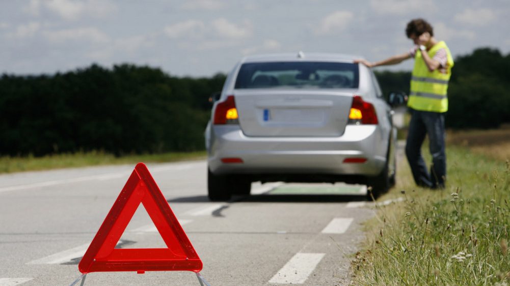 Malos hábitos que arruinarán tu coche