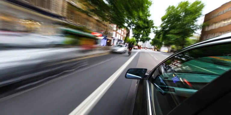 Las averías que pueden producirse en tu coche por ir a 100 km/h