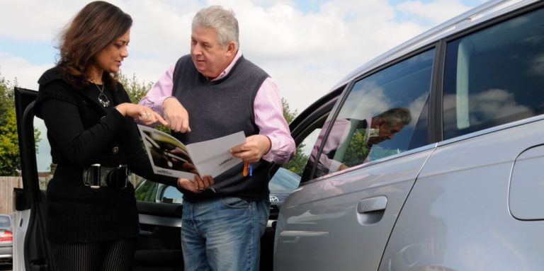 Que no te timen: 5 trucos para que no compres un coche usado con ‘vicios ocultos’
