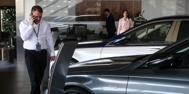 No hay coches nuevos, pero las marcas automatriculan cada vez más unidades