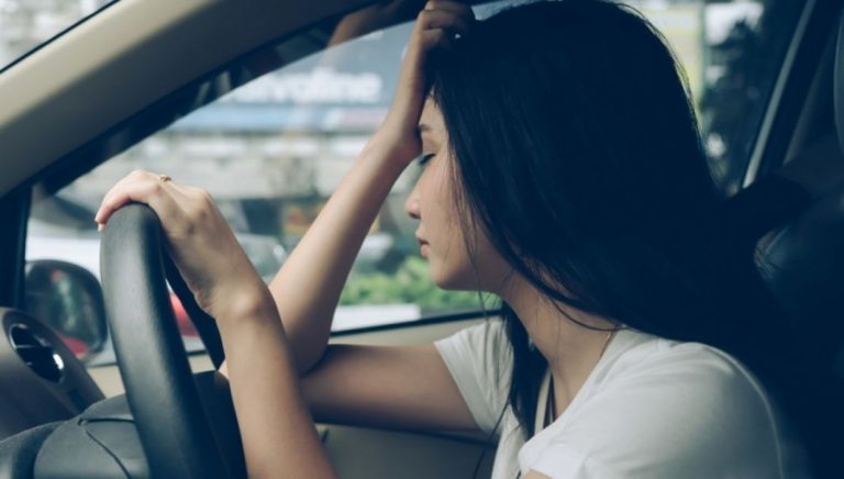 El peligro y la multa a la que te expones al conducir con resaca