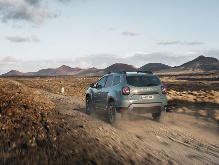 Dacia limita sus coches a 180 km/h, pero ¿alguno los coge?