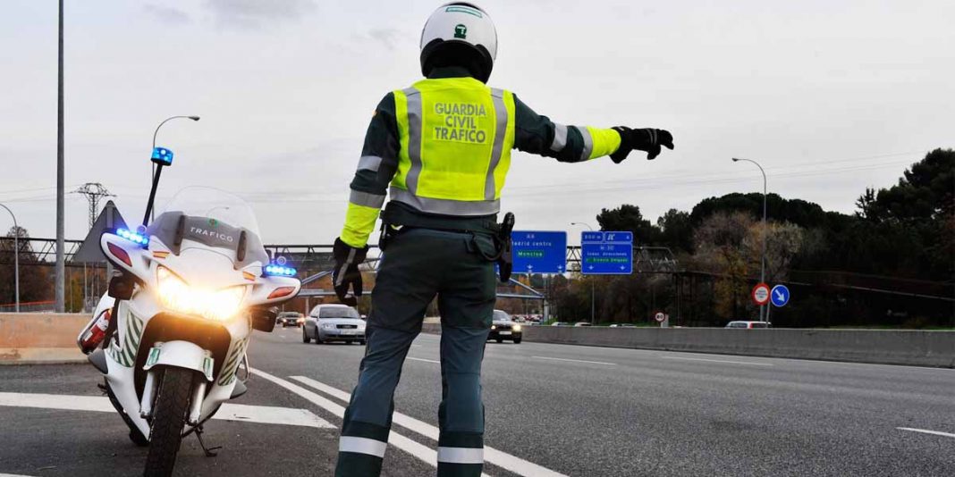 Castigo de 100 euros por distracción al volante