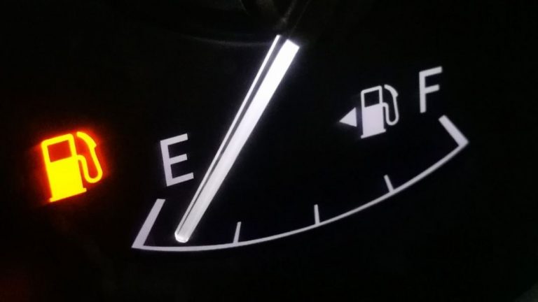 Los kilómetros que puede recorrer tu coche en la reserva
