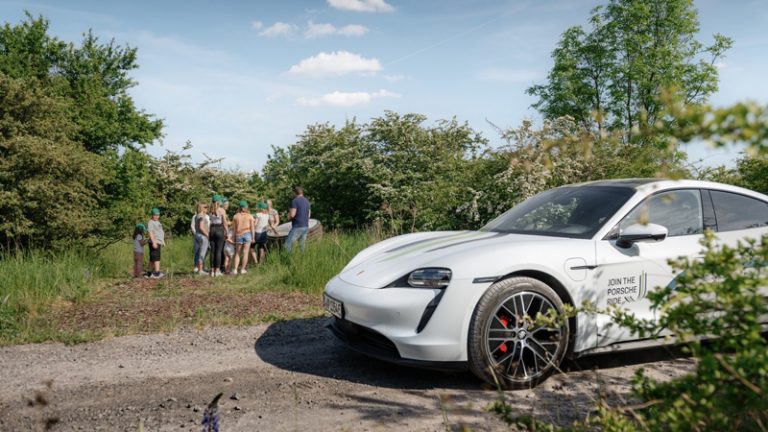 El Porsche Taycan GTS se va de gira solidaria
