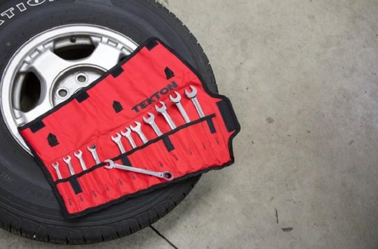 ¿Qué herramientas debes llevar en tu coche?