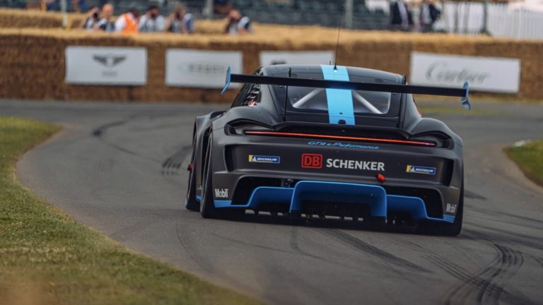 Porsche GT4 ePerformance, los primeros pasos de una bestia eléctrica