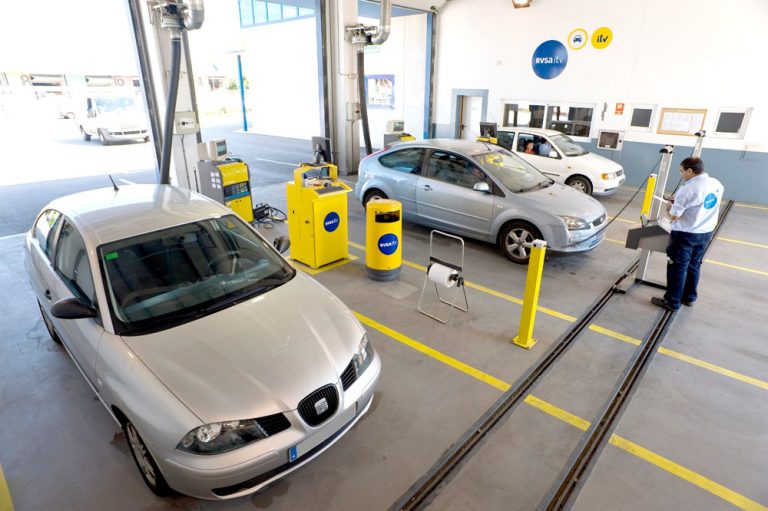 El trabajador de esta ITV enciende la polémica: Va a pasar la ITV y se rompe su coche. ¿De quién es la culpa?