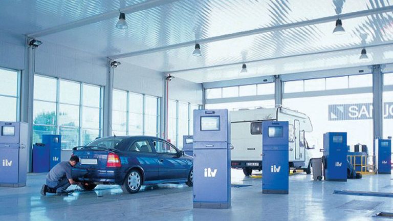 Cambios en la ITV: ¿te afectan las nuevas pruebas que tendrán que pasar millones de coches?