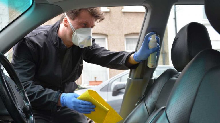 En estos sitios de Madrid te limpian el coche por dentro y te lo dejan como nuevo