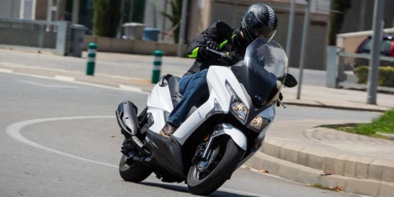 Lo que tienes que hacer si tu moto está ahogada