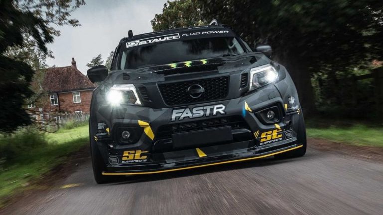 ¿Qué te parece este Nissan Navara con motor de GTR? Pues está a la venta