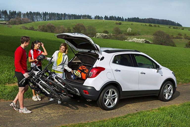 Ventajas e inconvenientes de llevar una bicicleta en el interior de tu coche