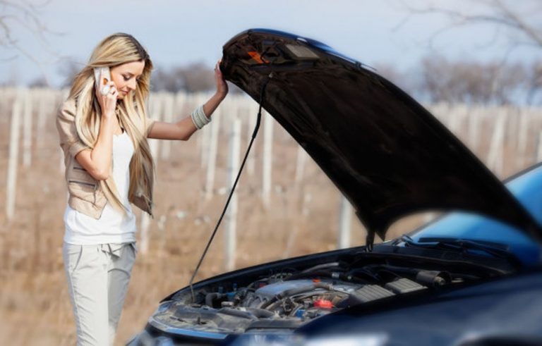 5 elementos del coche que tienes que revisar si o si para no arruinarte las vacaciones