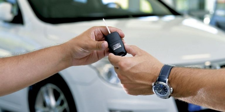 4 consejos antes de alquilar un coche en Europcar, Hertz, Sixt, Avis…