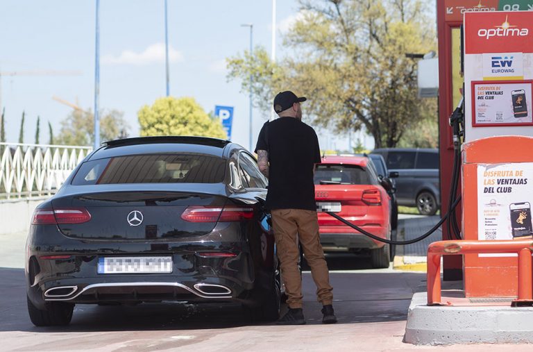 Con los precios en máximos históricos, se amplía tres meses más el descuento en la gasolina