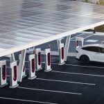Tesla Supercharger Accordion: 16 cargadores en un camión y un 20% más baratos