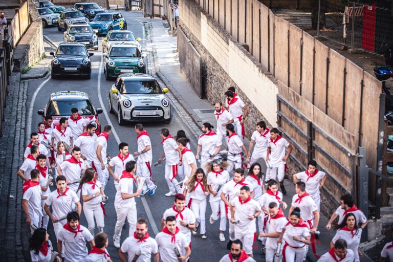 Esto te cuesta la gasolina para ir a San Fermín… y lo que te hubiera costado en 2021