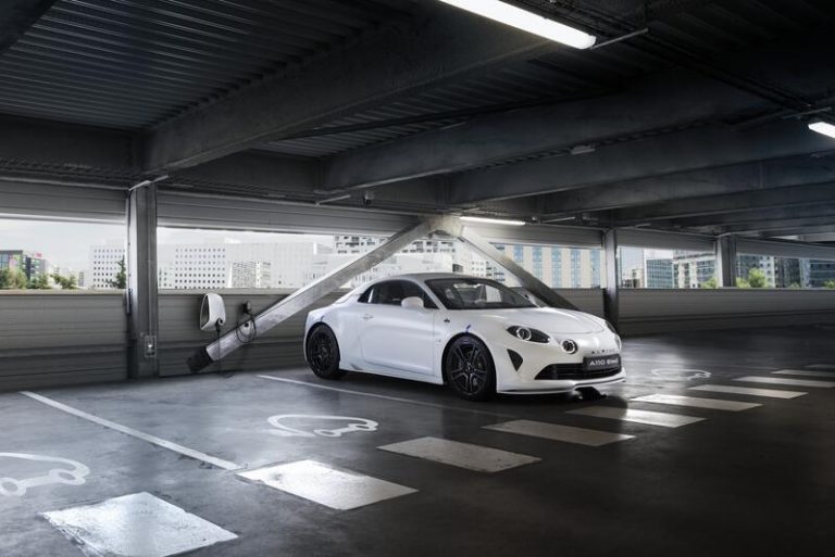 Alpine presenta en el GP de Francia el A110 E-ternité, su deportivo eléctrico