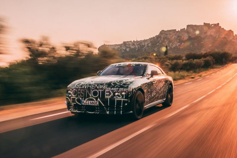 Rolls-Royce elige la Riviera francesa para poner a punto su primer eléctrico