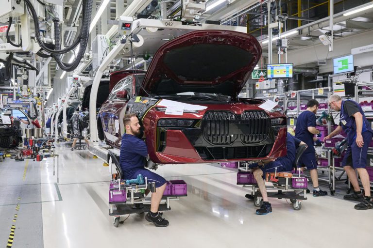 Los nuevos BMW Serie 7 y BMW i7 ya se ensamblan en Dingolfing, Alemania