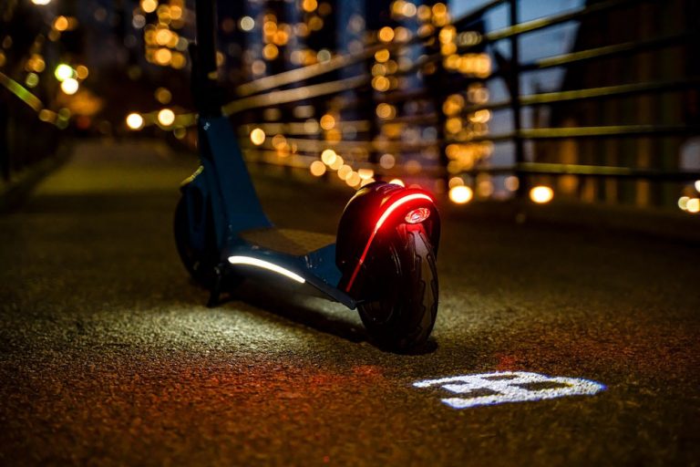 Patinetes eléctricos que superan los 100 km/h. El deporte que levanta pasiones en medio mundo