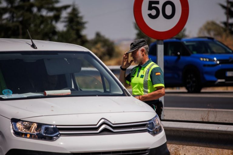 Control de carretera: la Policía Nacional te explica como reaccionar si te paran