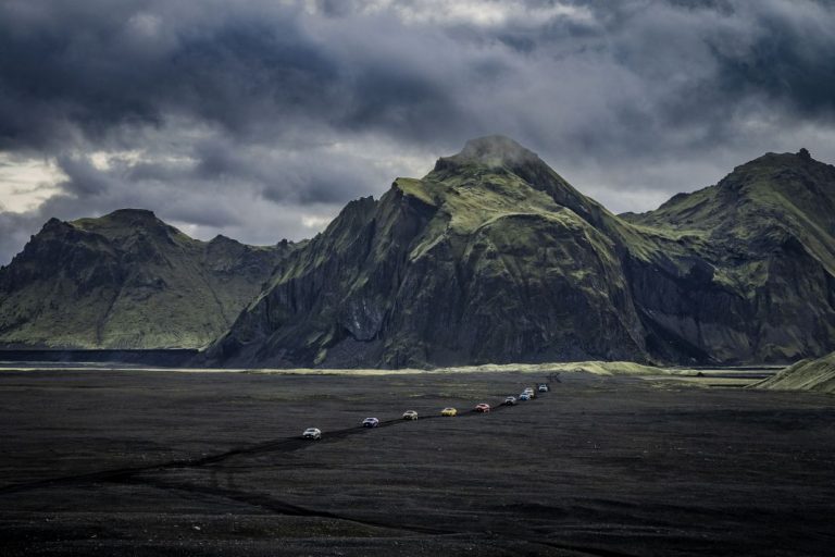 Sus ricos propietarios descubren Islandia a bordo de un Lambo Urus