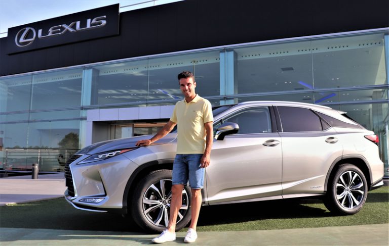 Lexus RX 450h: Roberto Bautista también presume de coche nuevo