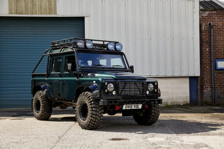 El supercar 4×4 Bowler Extreme Defender hace su debut