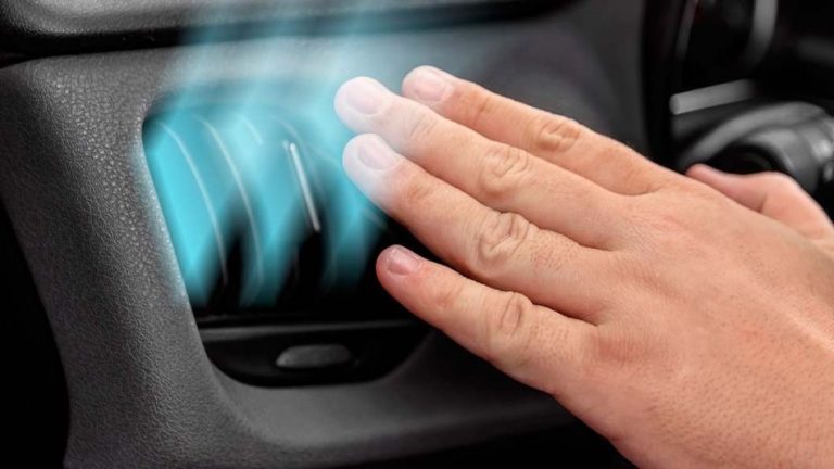 ¿Cada cuánto tiempo tengo que recargar el aire acondicionado del coche?