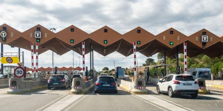 A partir de 2023 vas a tener que pagar por circular en estas carreteras