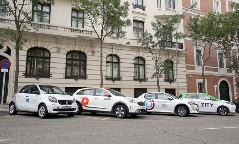 Esto es lo que debes hacer según la DGT si viajas en coche compartido este verano